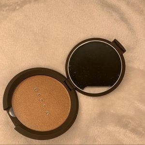 Becca highlighter in Topaz
